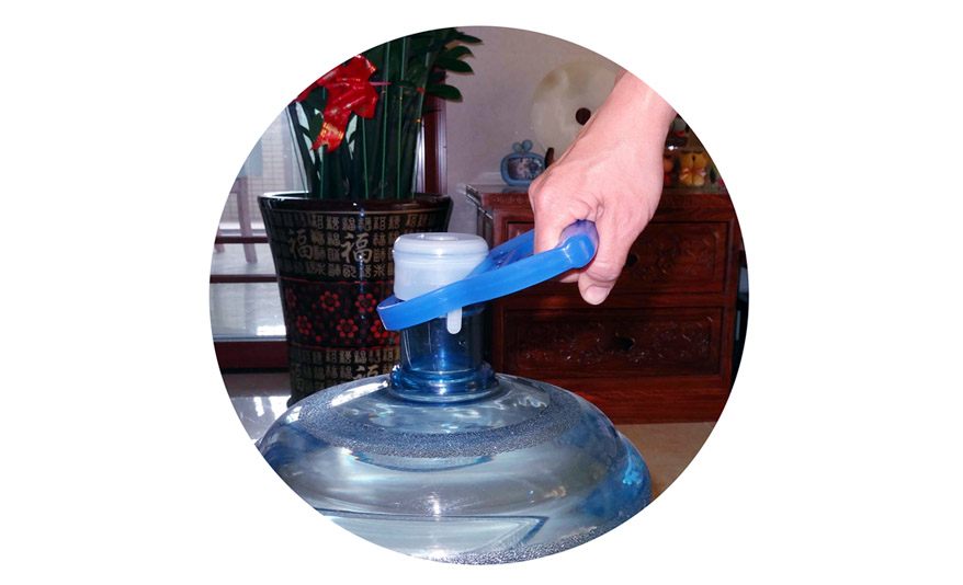 5 gallon plastic water bottle carrying handle 